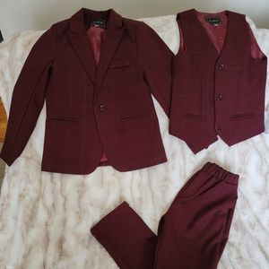 Youth boys size 6/7 suit